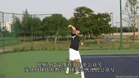 网球发球不流畅纠正办法,网球发球的纠正方法