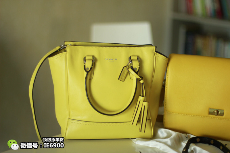 年入百万美女主播欧洲疯狂购买大牌包包，看完觉得她有钱好任性!