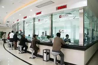 如果银行卡丢了必须到发卡行去吗,邮政储蓄卡丢了又忘了卡号怎么办