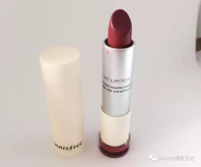 为什么我们种草的口红好看,为了口红铺了10层粉