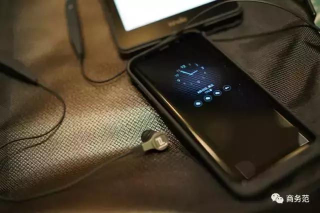 我翻了13个男人的包包，金牛座的男人最爱买买买？