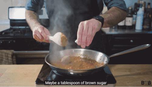 抢!疯!了!这款辣酱让美国人民激动万分,排队几小时只为买到它