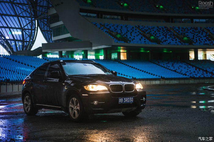 宝马X6，不谈性能如何！自驾遇上大雨还被拍成大片，颜值绝对够！