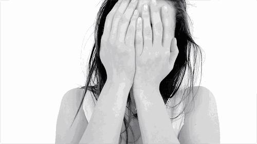 bellahadid运动穿搭,bellahadid同款运动小白鞋