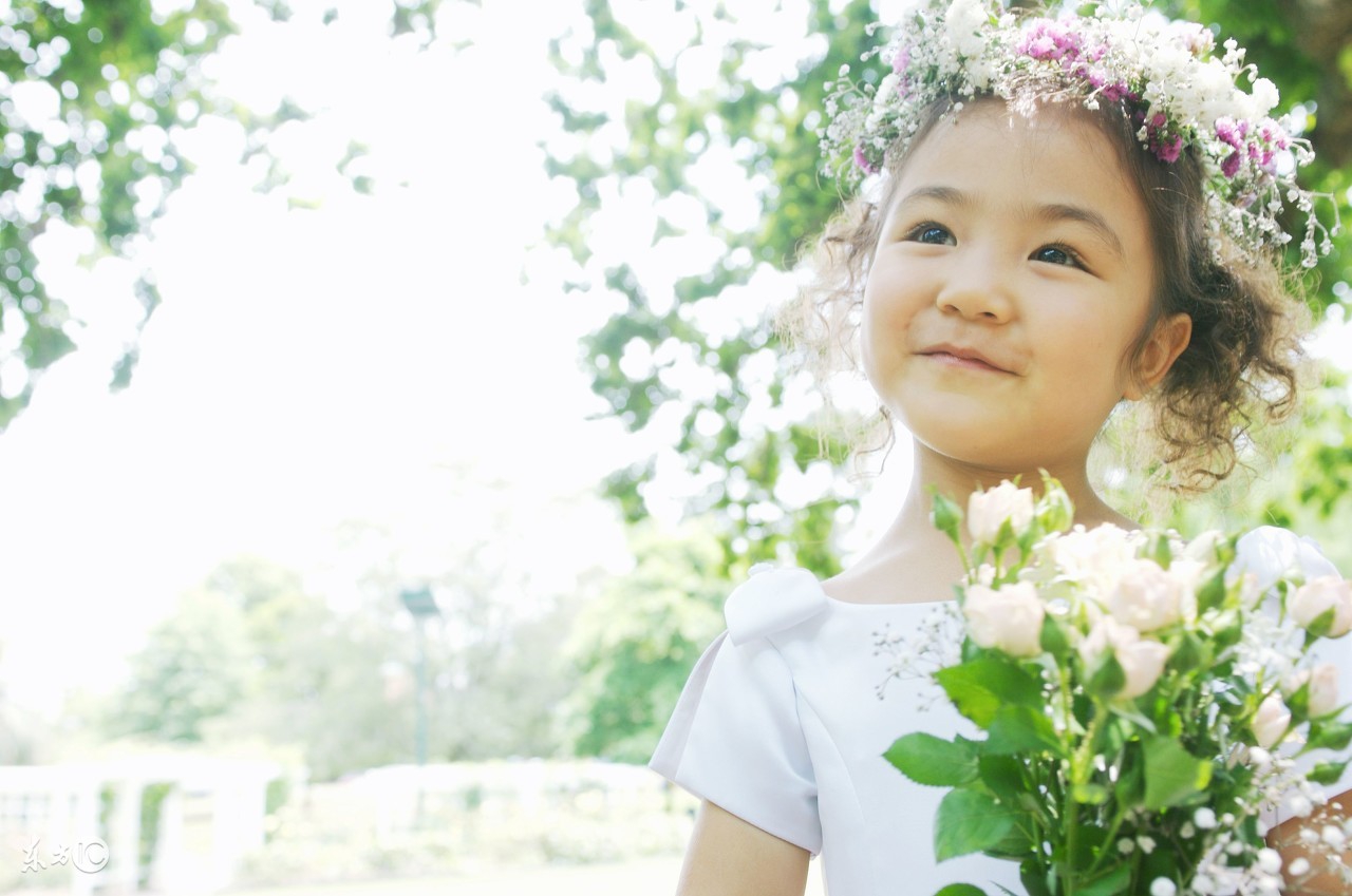 宝妈带孩子留什么发型好看,适合宝妈带娃简单易学的发型