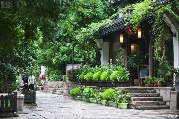 宝马X6，不谈性能如何！自驾遇上大雨还被拍成大片，颜值绝对够！