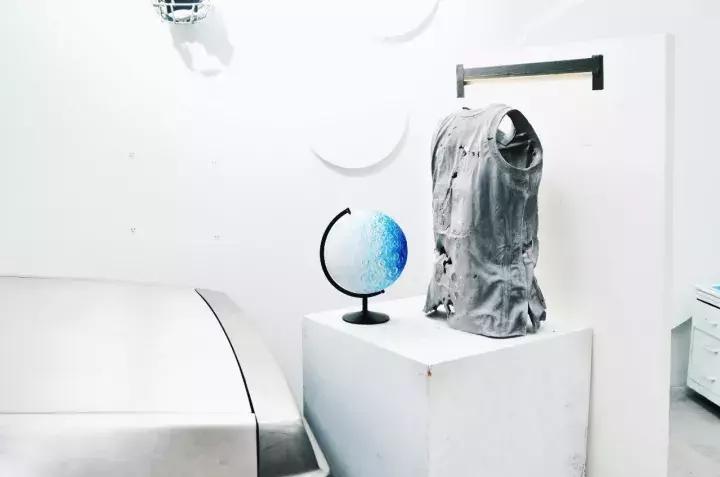 厉害了！这个把700双AJ挂起来当装饰的设计才叫牛！