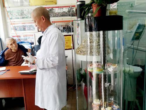 葛优最想删的视频！大师隔空拔牙、画符治癌？打假俱乐部：真幽默