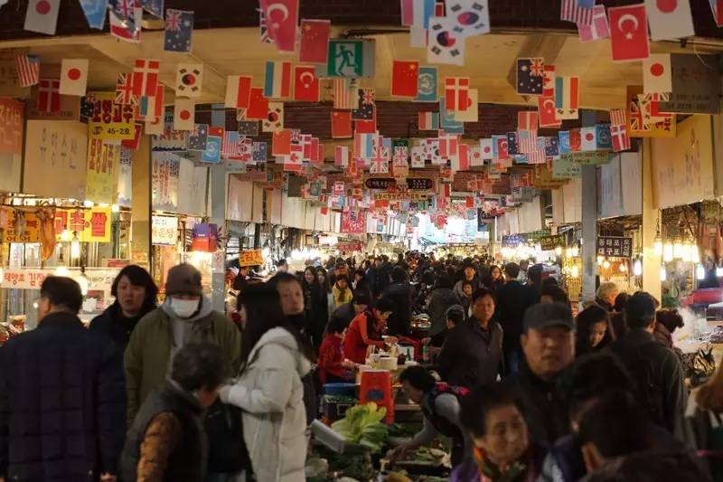 这里可能是唯一能够满足你吃到巨无霸海鲜和偶遇Runningman的地方了！