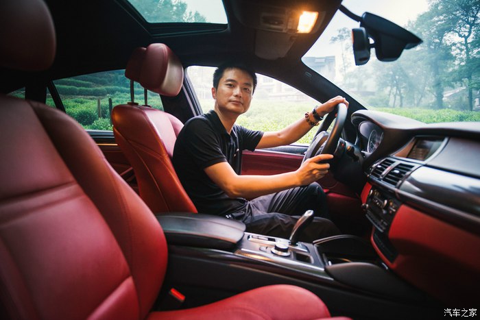 宝马X6,不谈性能如何!自驾遇上大雨还被拍成大片,颜值绝对够!