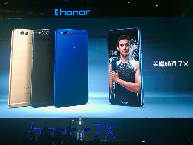 荣耀7x畅玩7x全面屏手机,荣耀畅玩7x属于旗舰机吗