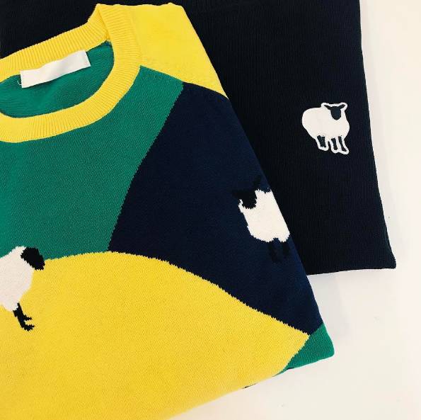 驼色条纹毛衫搭配,条纹长袖毛衣怎么穿