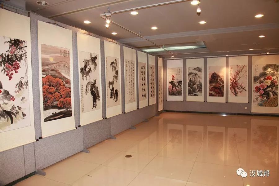 国庆假期迎来游客,国庆长假迎返程客流