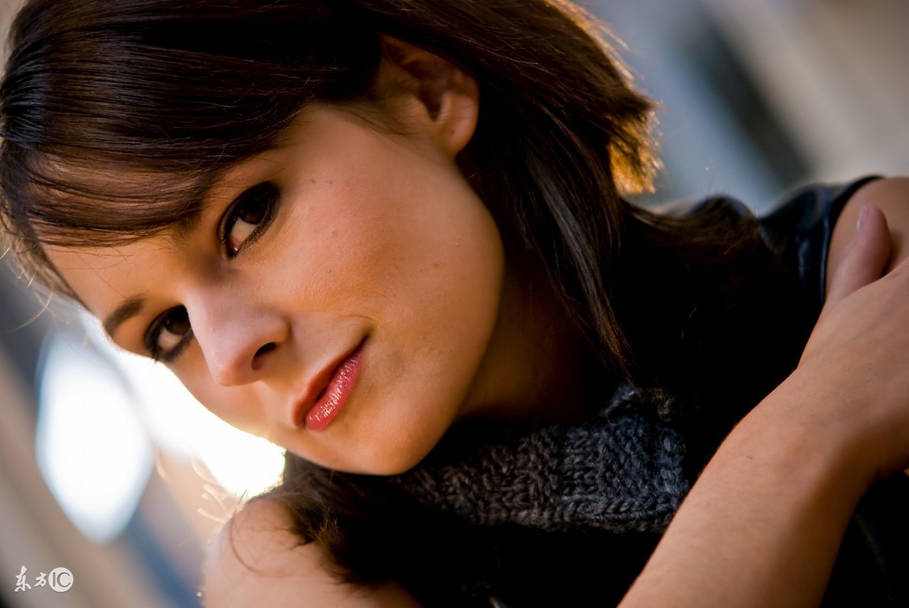 女人会用哪些语言暗示你,女人的行为举止暴露她的性格