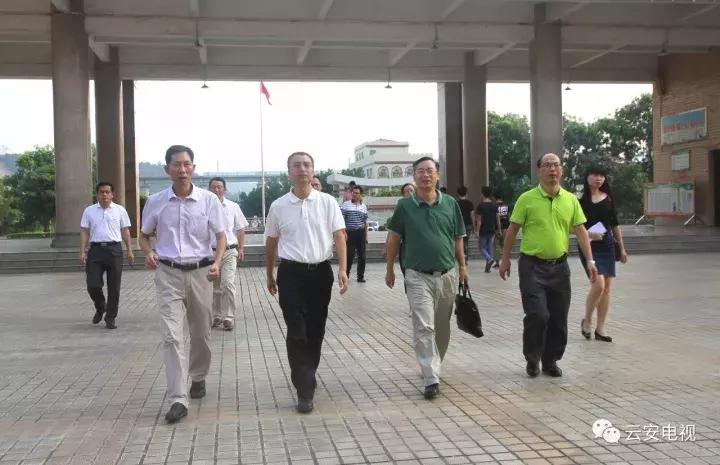 海卫书记到云安中学调研教育教学工作，提出了这五个方面的要求