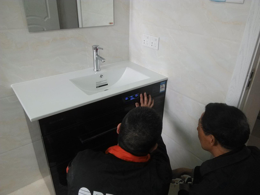 太阳能热水器耗电量大吗,楼房自带的太阳能热水器怎样使用