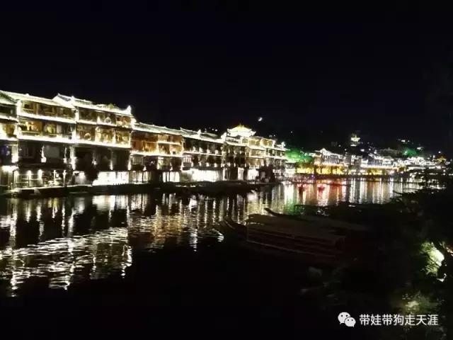 开着房车去遛娃,开着房车带狗狗出去玩