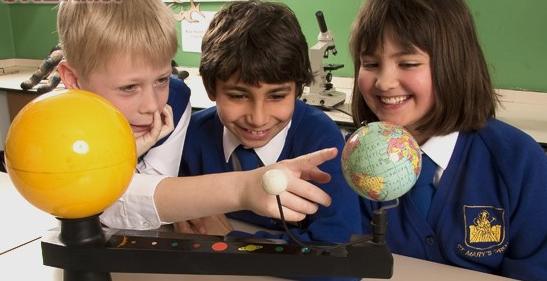 书包重量并不代表学业负担，英国留学不应该是“逃离”~