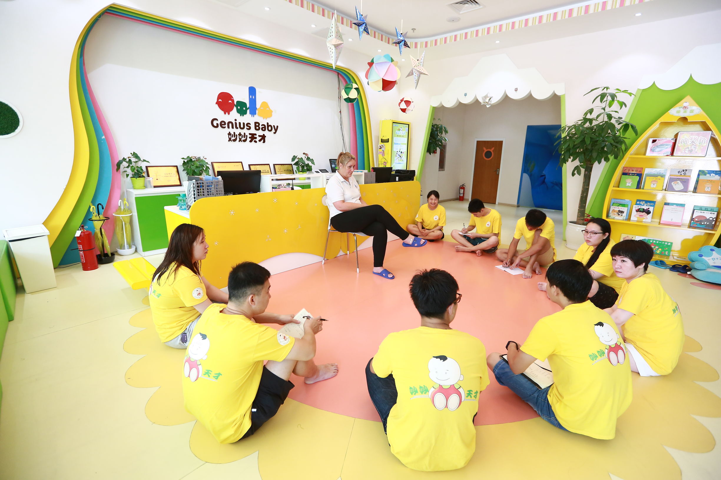 亲子游泳俱乐部加盟费,亲子游泳培训班课程