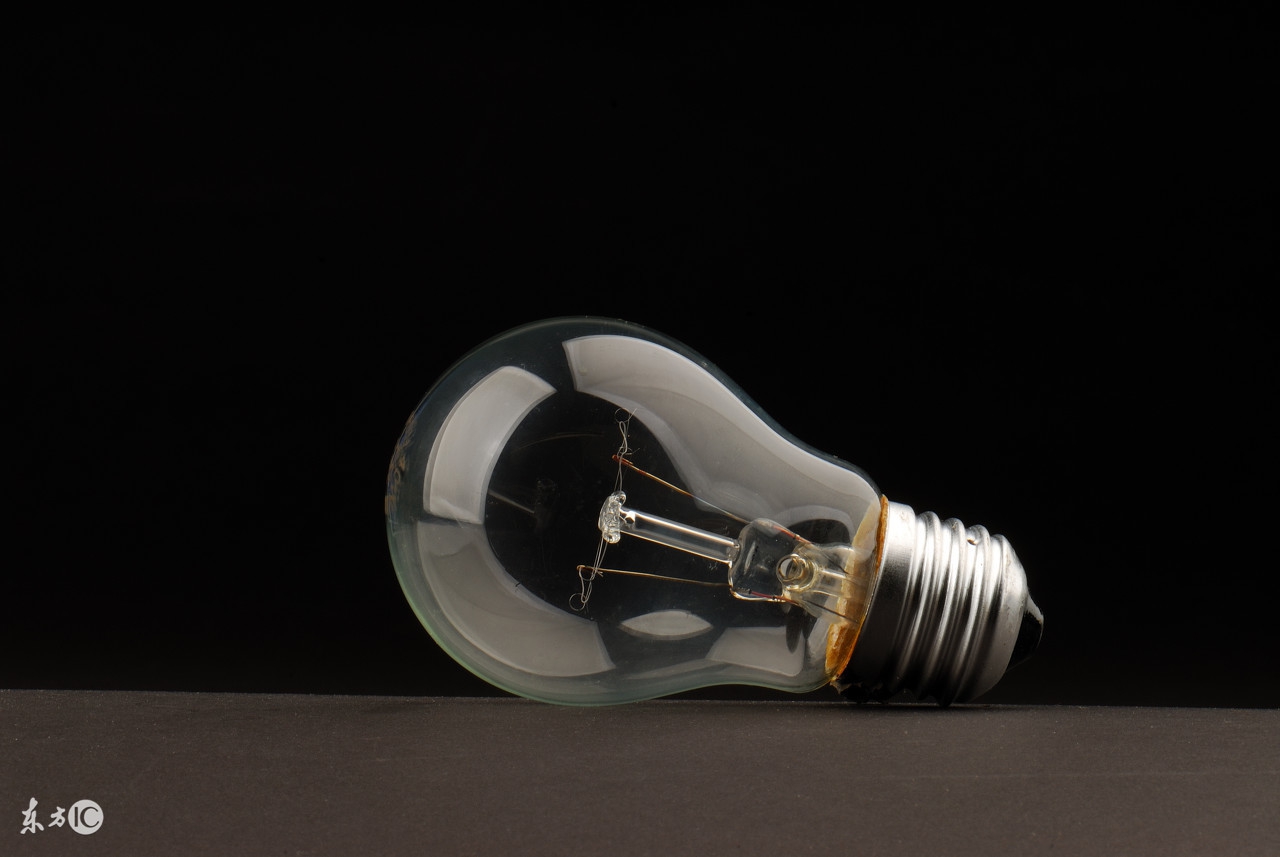 关于爱迪生发明灯泡的故事,爱迪生是不是灯泡的发明者