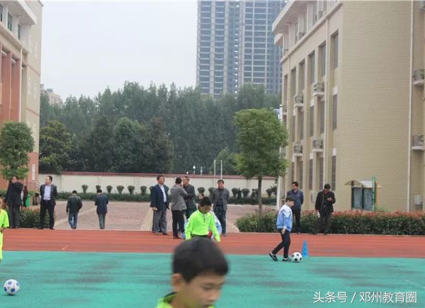 桑庄镇和小杨营乡中小学校长观摩邓州市花洲实验小学社团活动纪实