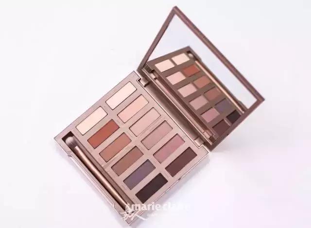 就用30块钱狂收当季爆款彩妆，“带货”女王们的梳妆台超魔性！