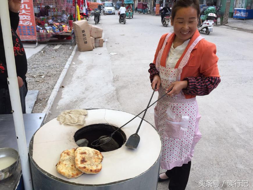 农村大姐烧饼,农村大姐做烧饼