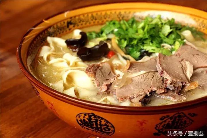 这么偏僻的位置开烩面馆，刚开俩月想吃就要排队，啥情况