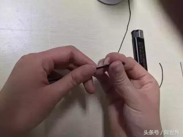 手串没有弹绳断了怎么再串起来,手串盘着突然断了在哪里重新穿