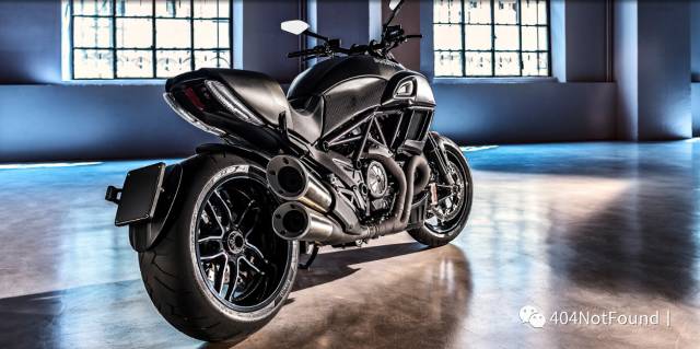 机车与婚纱,机车与跑车比赛