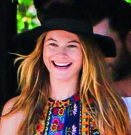 皱纹横行只能“冷漠脸”示人？注意保养赢回自信表情