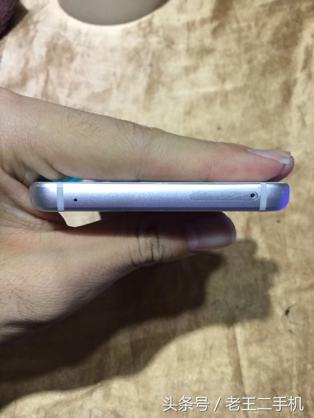 三星note8太贵，boom7不敢买，1000买了部三星note5，还是很美的