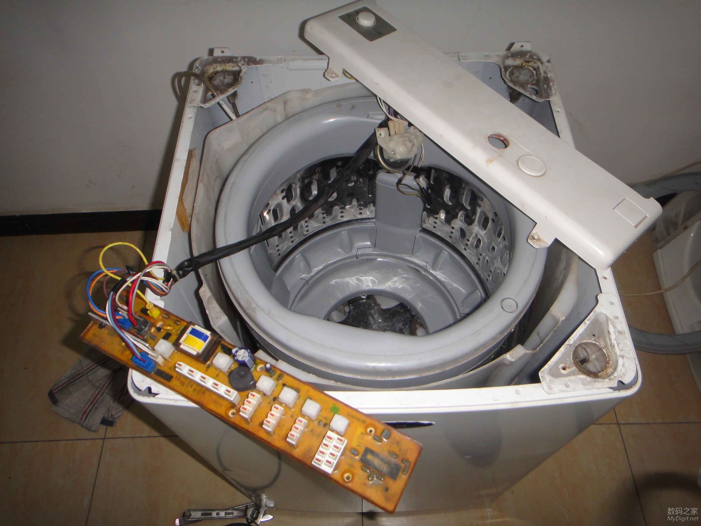 小天鹅洗衣机离合器坏了怎么修复,小天鹅全自动洗衣机洗衣服太脏