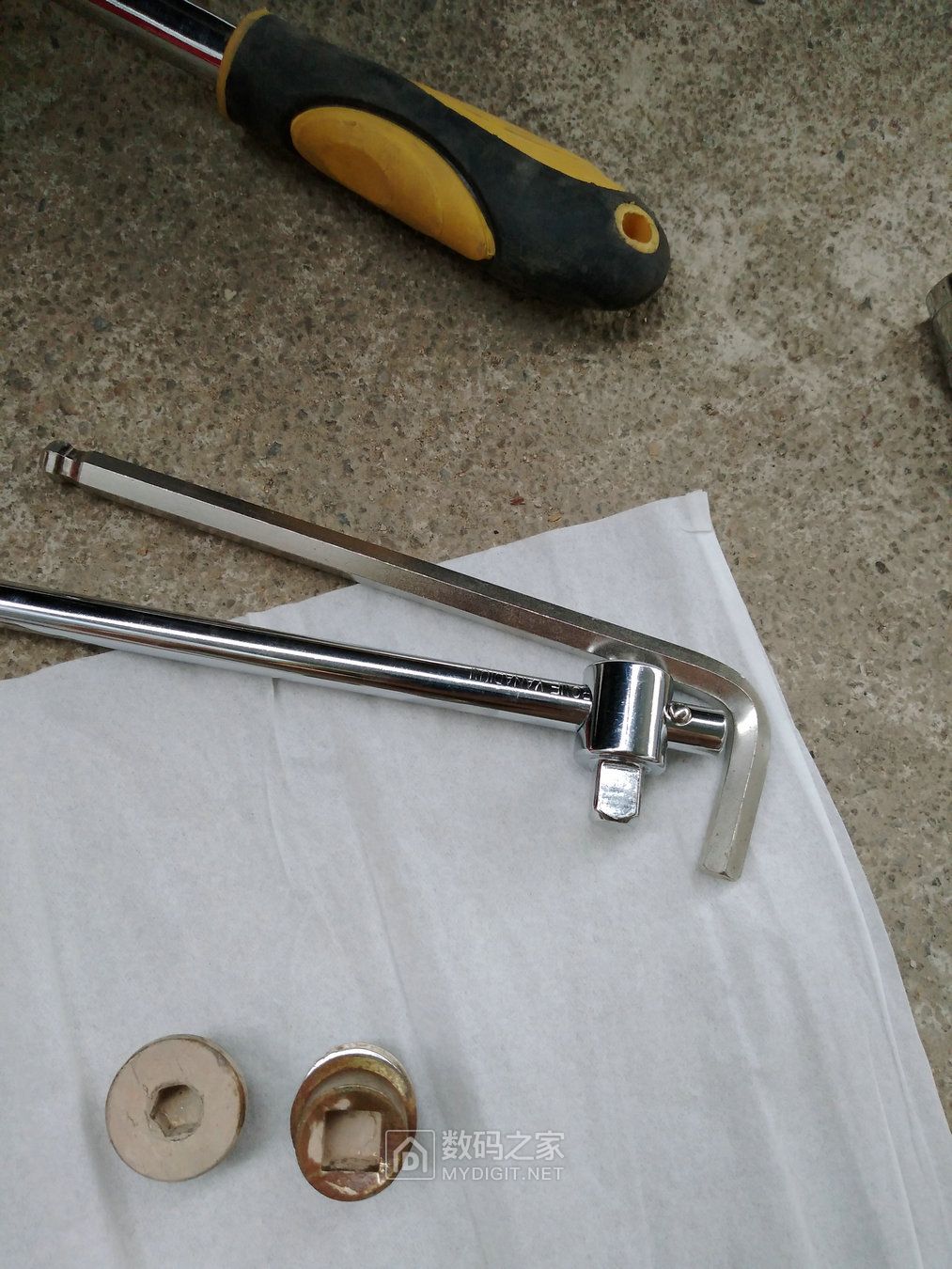 汽车手动变速箱齿轮油的更换教程,保养汽车更换变速箱机油吗