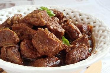 笑死驴：妈妈用高压锅炖牛肉三次都糊了，老爸把锅砸了才逗笑妈妈