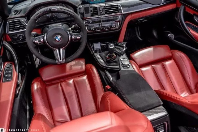 改装的宝马m4直接趴在地上了,普通的宝马m4可以开敞篷