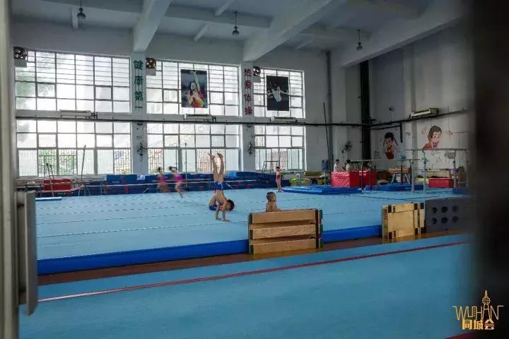 全武汉荷尔蒙最旺盛的高校，打架有专业套路，小偷来了别想走！