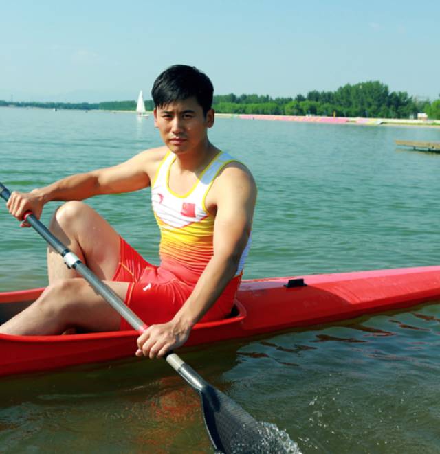 当过运动员、作曲人、演员,真正红起来却是因为娶了这个女人?