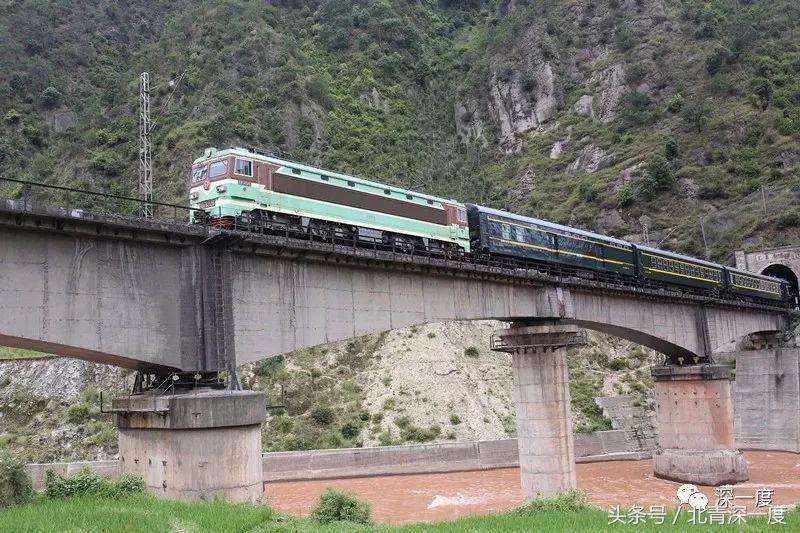 全中国最便宜的火车：票价2元起22年未涨，山羊和鸡群都能上车