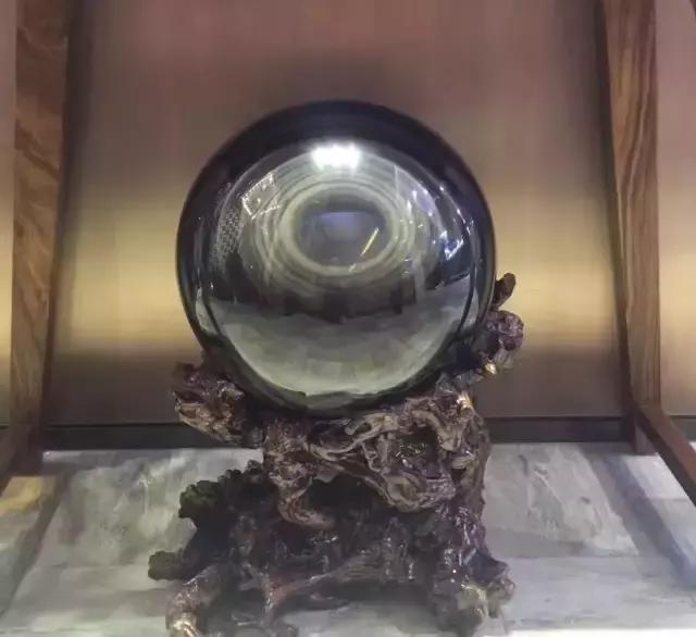 水晶球摆哪个位置最好,摆球是摆在点上吗