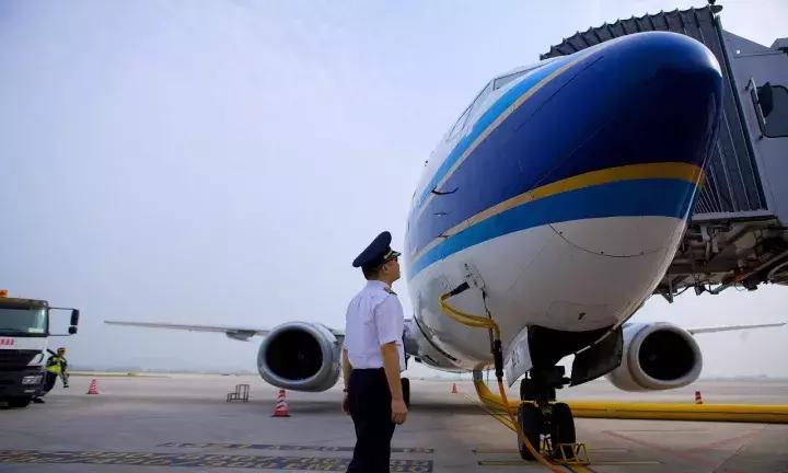 飞机恐飞怎么克服,飞机颠簸害怕怎么办