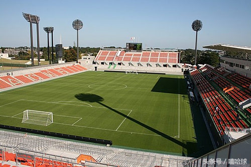 俱乐部都要建专业球场?看看日本J1联赛的球场,还是老实搞青训吧