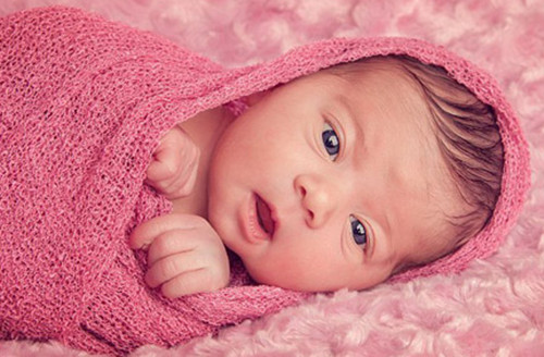 为什么新生儿睡觉总咿咿呀呀,为什么新生儿跟妈妈睡也很容易醒