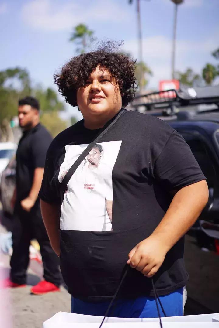 可能你手上的Supreme正是来自美国10几岁排队*党**！