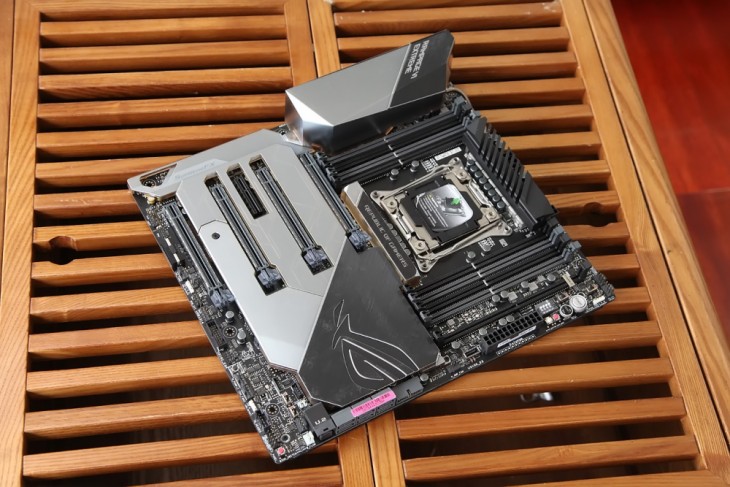 酷睿i9顶级座驾！ROGRAMPAGEVIEXTREME主板评测