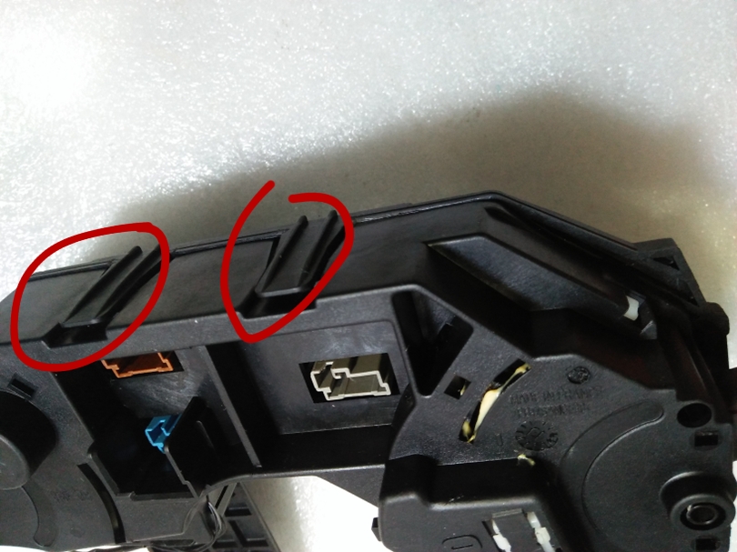 雪特龙世嘉诊断接头在哪里,雪铁龙世嘉大灯维修视频