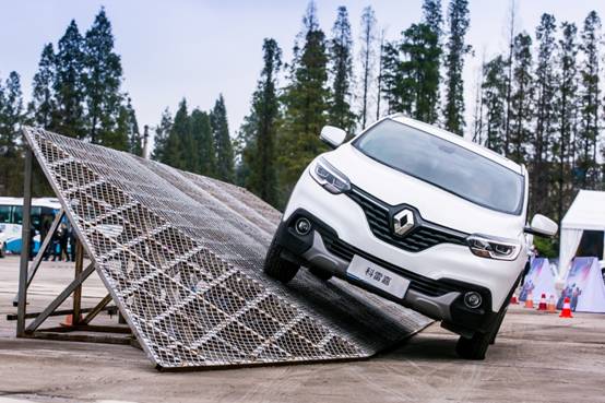 有一种激情叫燃烧,雷诺最新款梅甘娜试驾感受