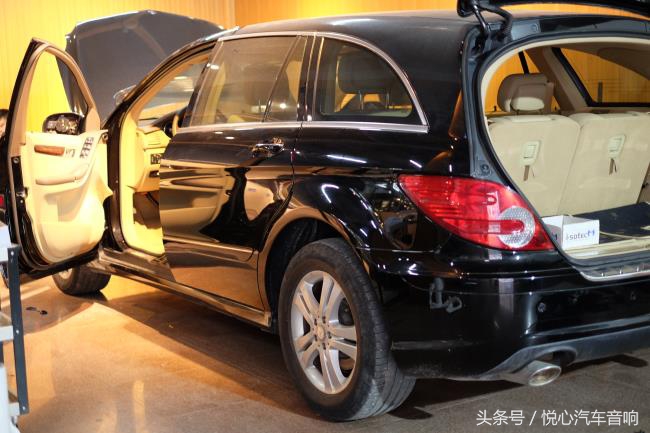 奔驰R300改灯后，车主赞口不绝！果然只有专业操作才能达到极致！