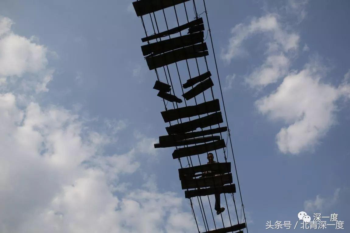 “鹿晗”在泥坑，妈妈在远方，你习以为常的幸福对他们却遥不可及