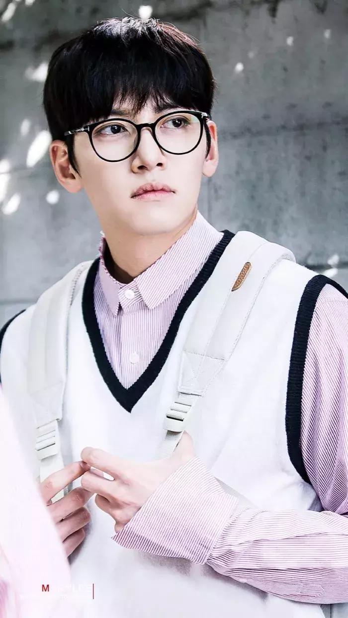 时尚的人戴什么眼镜好,时髦的人都在穿些啥